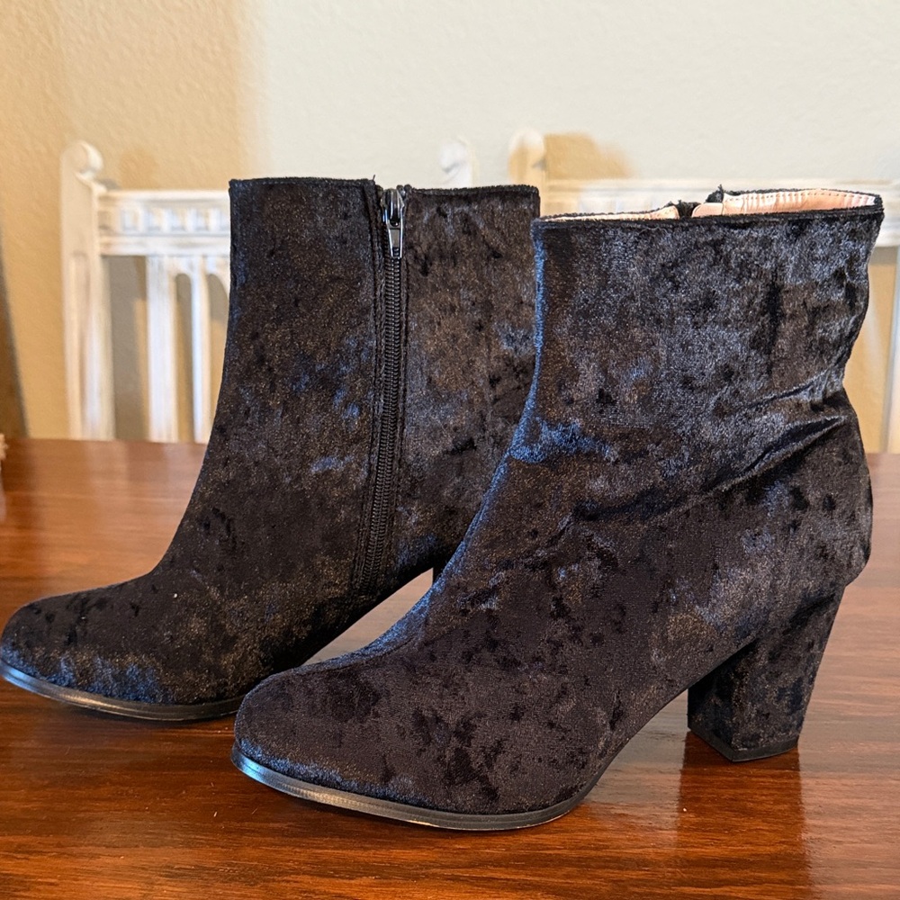 Elegant Black Velvet Ankle Boots. Size 10